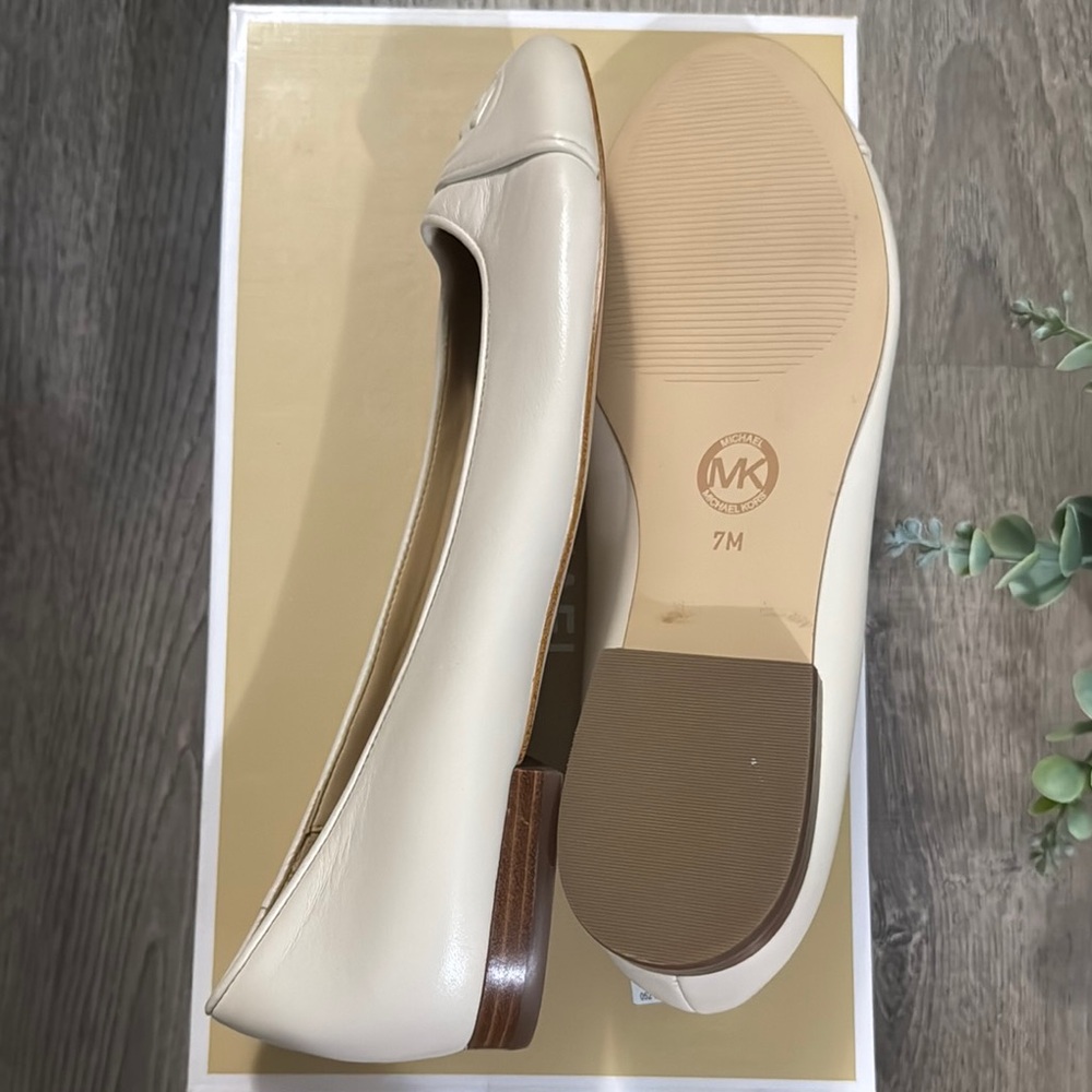 Michael Kors Women's Cream Flats - Picture 5 of 5